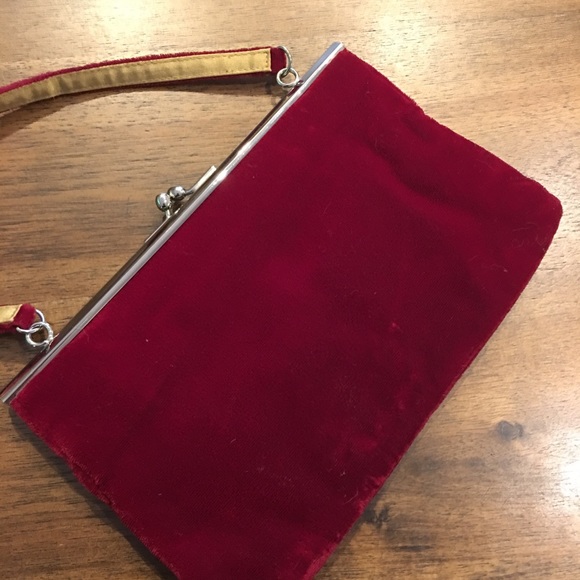 Vintage red velvet embroidered clutch - Picture 5 of 5